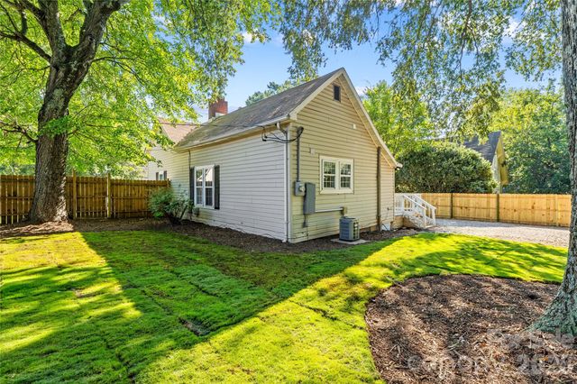 209 E Wilson Avenue, Mooresville, NC 28115