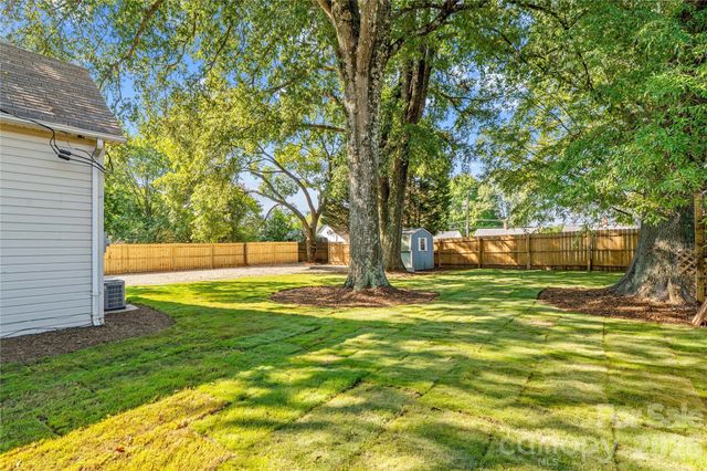 209 E Wilson Avenue, Mooresville, NC 28115