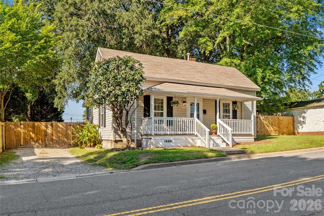 209 E Wilson Avenue, Mooresville, NC 28115
