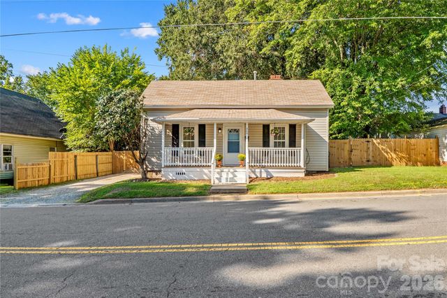 209 E Wilson Avenue, Mooresville, NC 28115