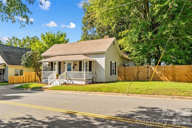 209 E Wilson Avenue, Mooresville, NC 28115
