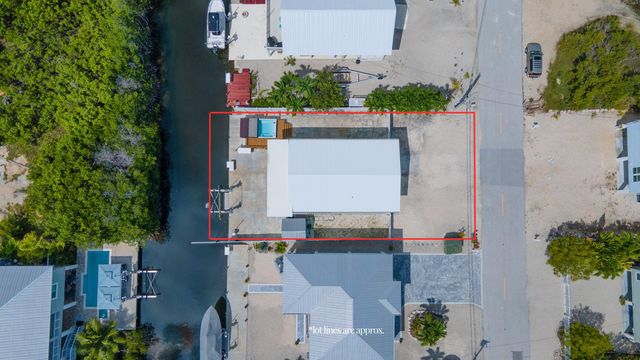 27332 St Martin Lane, Ramrod Key, FL 33042