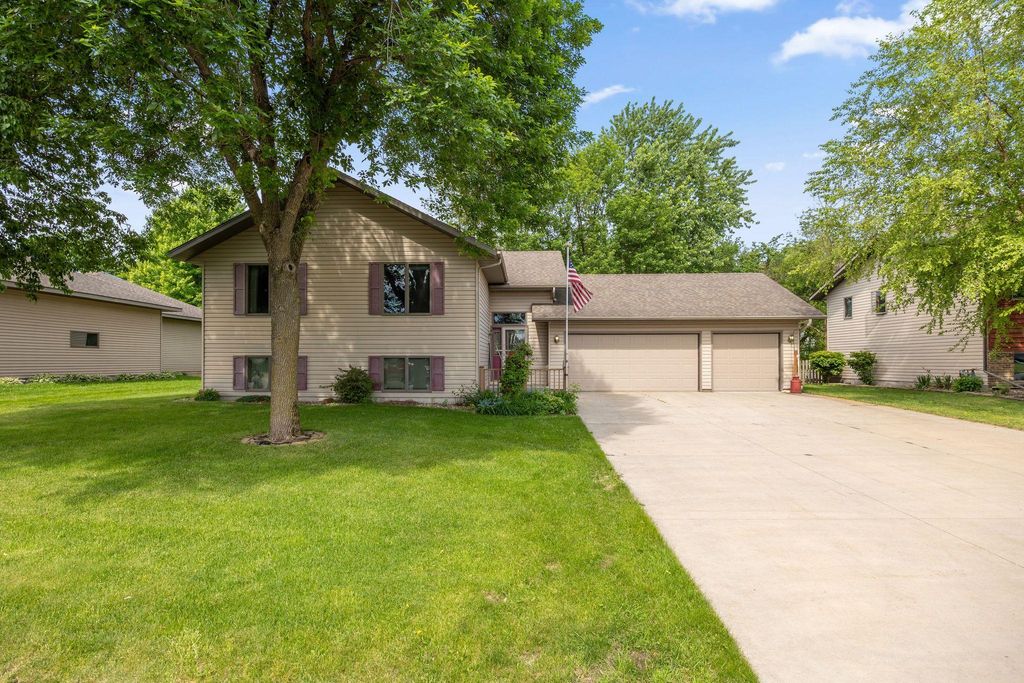 700 W Welco Drive, Montgomery, MN 56069 — exterior