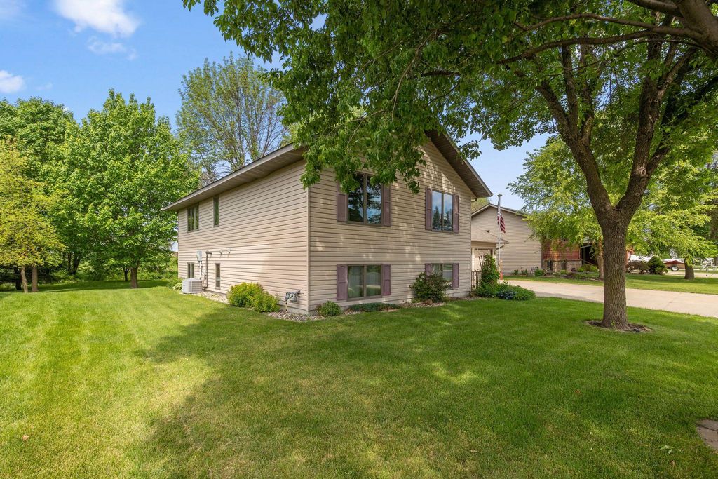 700 W Welco Drive, Montgomery, MN 56069 — photo 3