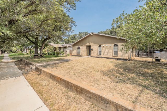 1201 Kingston Drive, Lewisville, TX 75067