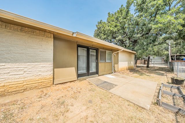 1201 Kingston Drive, Lewisville, TX 75067