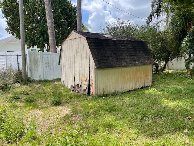 570 LONDONDERRY Circle SE, Palm Bay, FL 32909