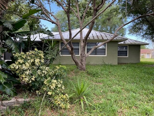 570 LONDONDERRY Circle SE, Palm Bay, FL 32909