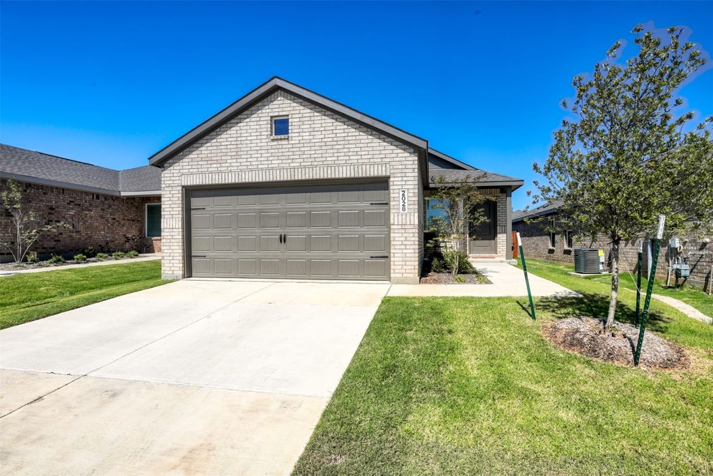 2028 Sulky Lane, Aubrey, TX 76227