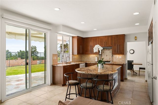 51 La Perla, Lake Forest, CA 92610