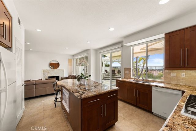 51 La Perla, Lake Forest, CA 92610