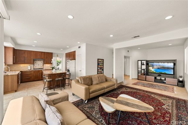 51 La Perla, Lake Forest, CA 92610