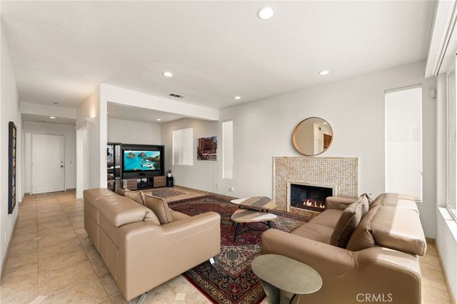 51 La Perla, Lake Forest, CA 92610