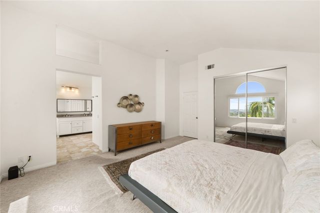 51 La Perla, Lake Forest, CA 92610