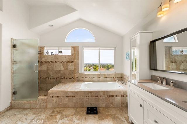51 La Perla, Lake Forest, CA 92610