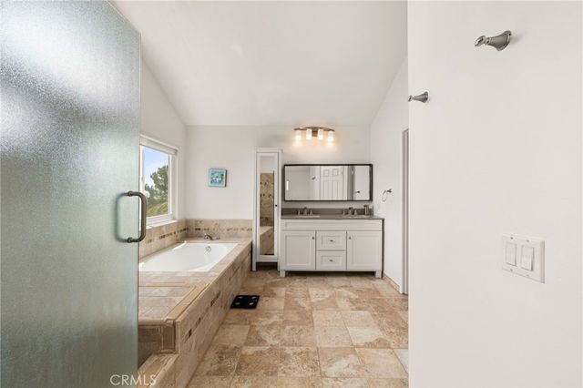 51 La Perla, Lake Forest, CA 92610