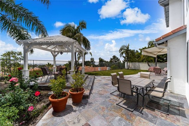 51 La Perla, Lake Forest, CA 92610