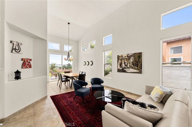 51 La Perla, Lake Forest, CA 92610