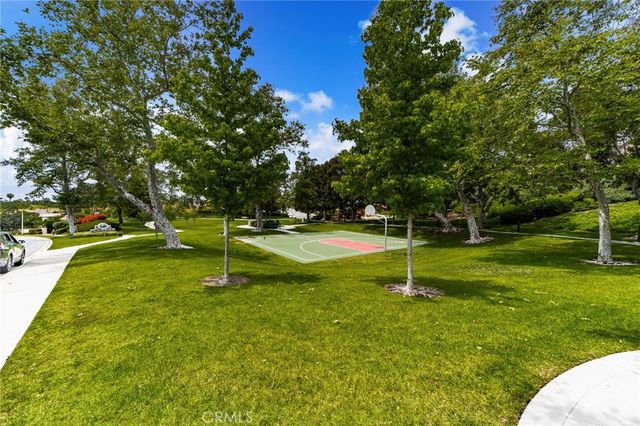 51 La Perla, Lake Forest, CA 92610
