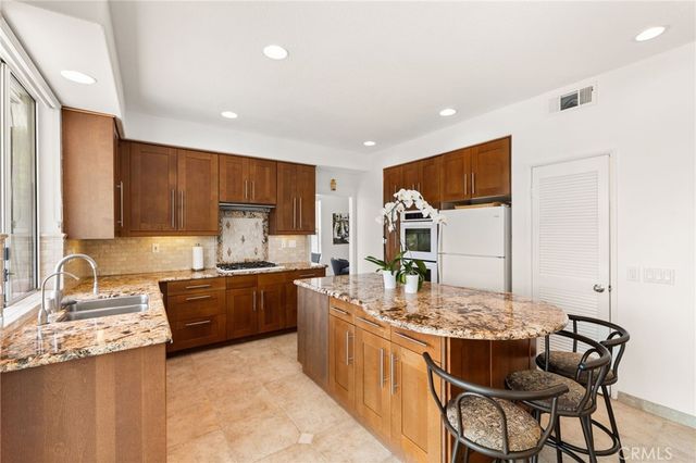 51 La Perla, Lake Forest, CA 92610