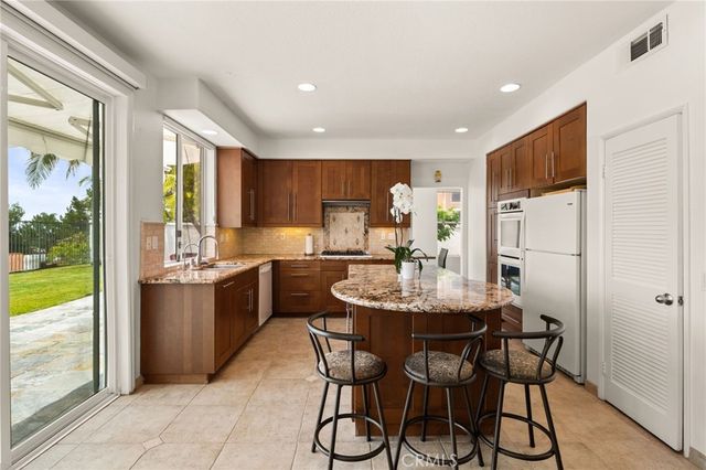 51 La Perla, Lake Forest, CA 92610
