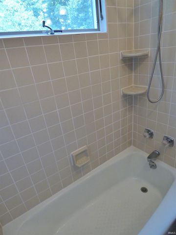 18250 Clairmont Drive, South Bend, IN 46637