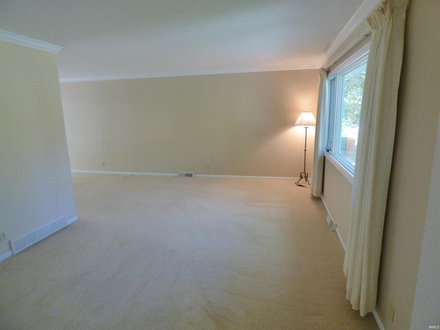 18250 Clairmont Drive, South Bend, IN 46637