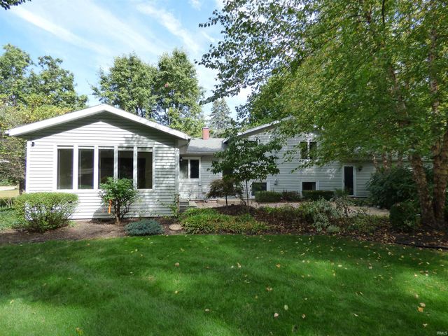 18250 Clairmont Drive, South Bend, IN 46637