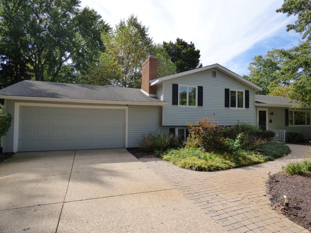 18250 Clairmont Drive, South Bend, IN 46637