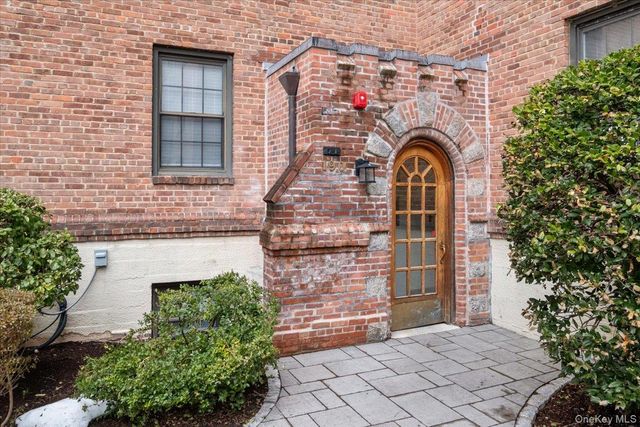 190 Garth Road 3R, Scarsdale, NY 10583