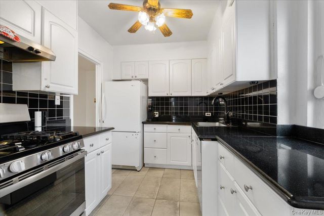 190 Garth Road 3R, Scarsdale, NY 10583