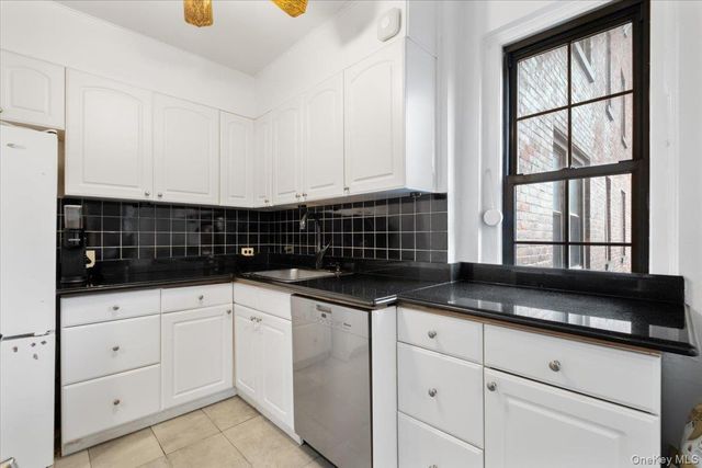 190 Garth Road 3R, Scarsdale, NY 10583