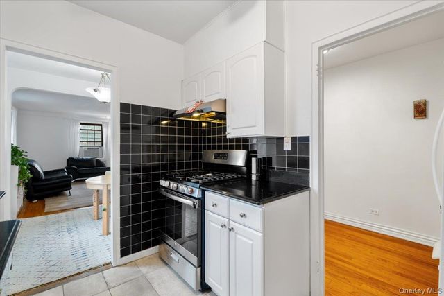 190 Garth Road 3R, Scarsdale, NY 10583