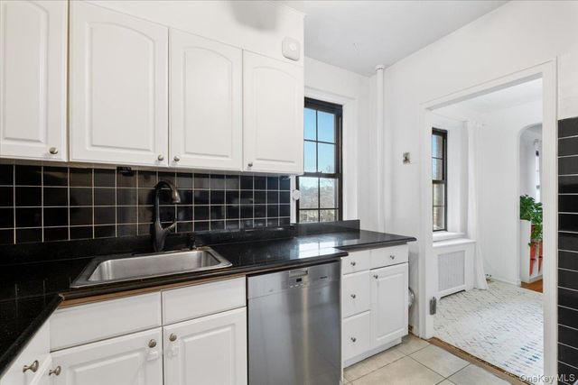 190 Garth Road 3R, Scarsdale, NY 10583