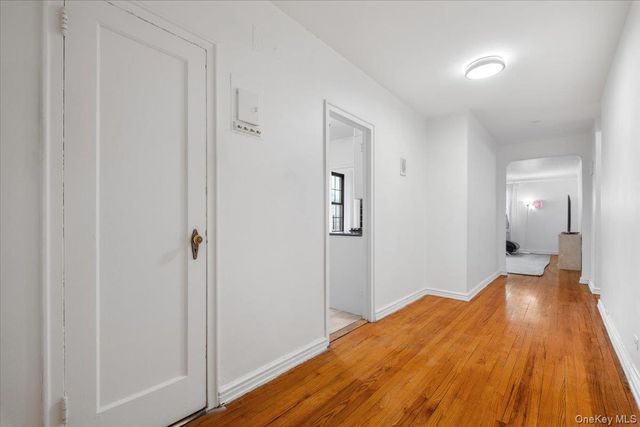 190 Garth Road 3R, Scarsdale, NY 10583