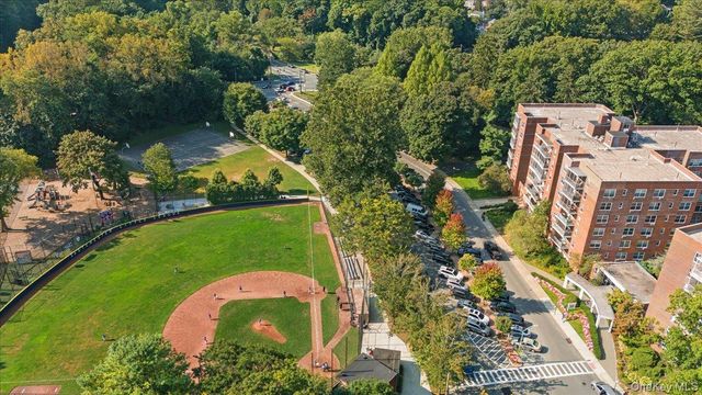 190 Garth Road 3R, Scarsdale, NY 10583