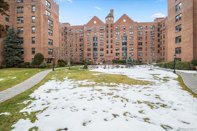 190 Garth Road 3R, Scarsdale, NY 10583