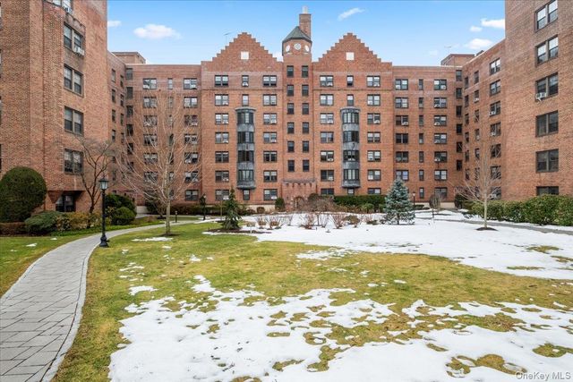 190 Garth Road 3R, Scarsdale, NY 10583