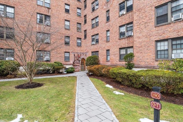 190 Garth Road 3R, Scarsdale, NY 10583