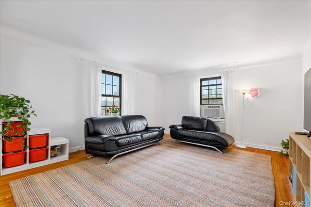 190 Garth Road 3R, Scarsdale, NY 10583