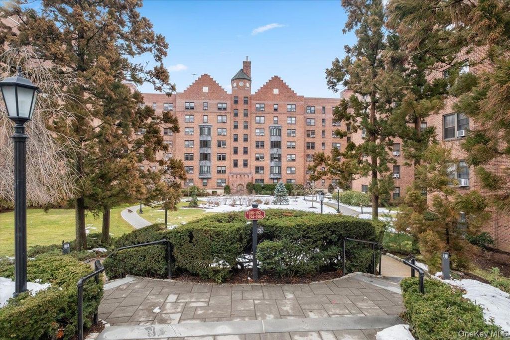 190 Garth Road 3R, Scarsdale, NY 10583
