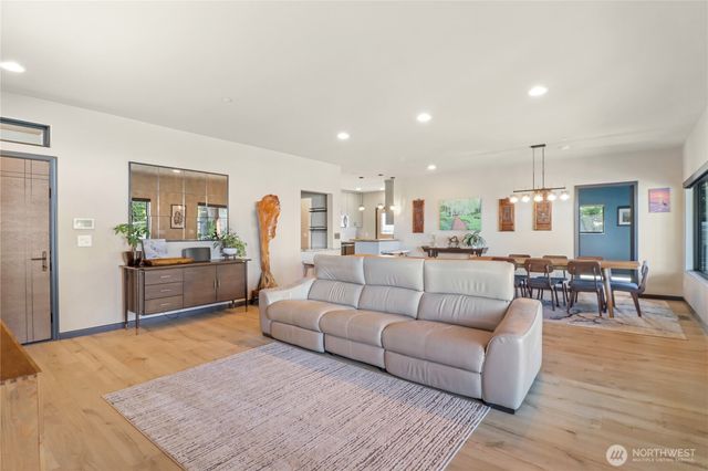 25641 Marine View Drive S, Des Moines, WA 98198