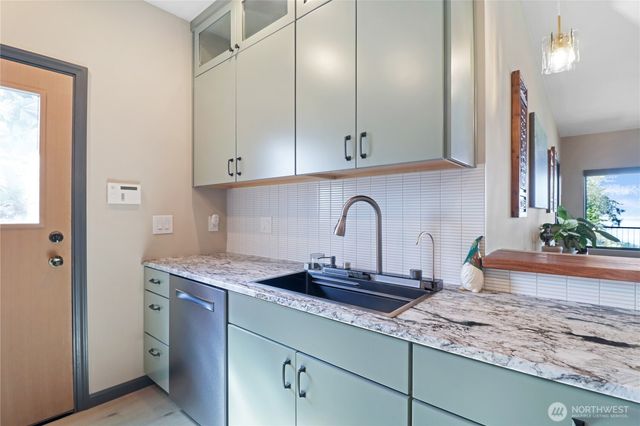 25641 Marine View Drive S, Des Moines, WA 98198