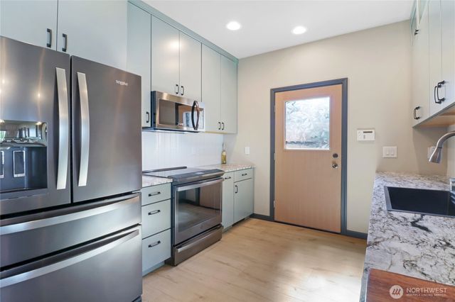 25641 Marine View Drive S, Des Moines, WA 98198