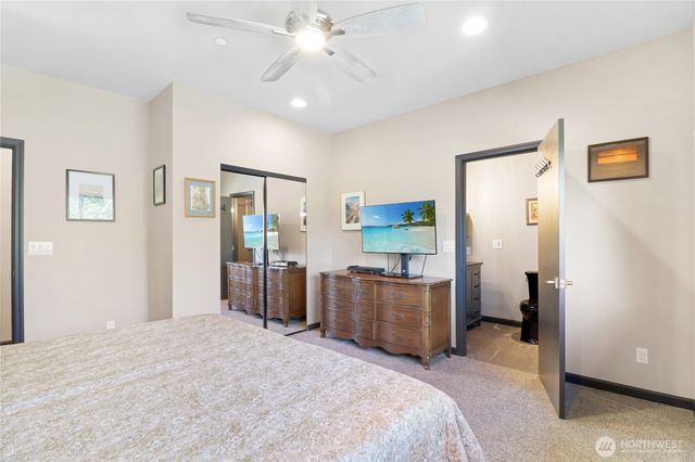 25641 Marine View Drive S, Des Moines, WA 98198