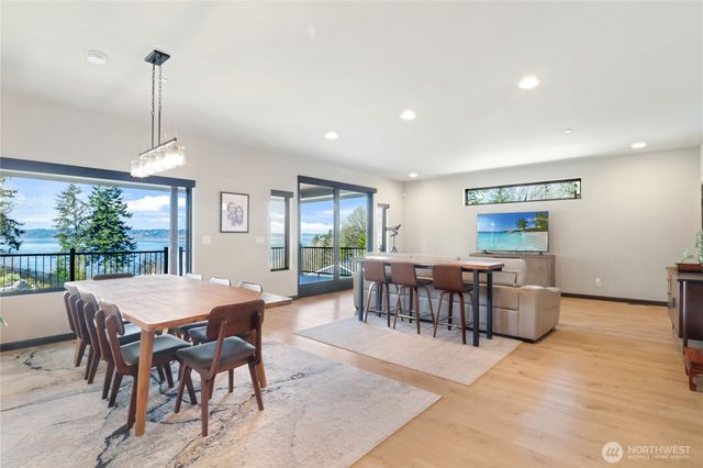 25641 Marine View Drive S, Des Moines, WA 98198