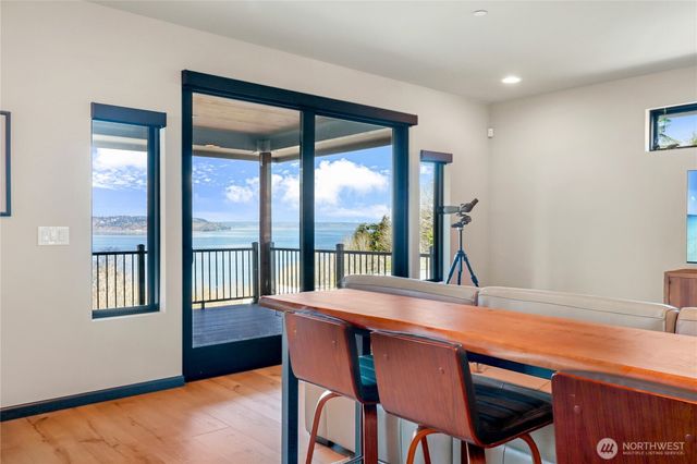 25641 Marine View Drive S, Des Moines, WA 98198