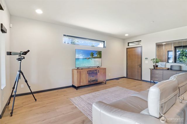 25641 Marine View Drive S, Des Moines, WA 98198