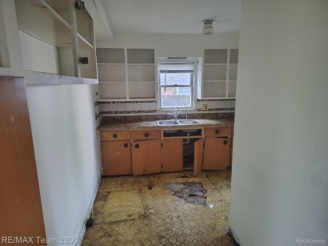 12945 Memorial Street, Detroit, MI 48227
