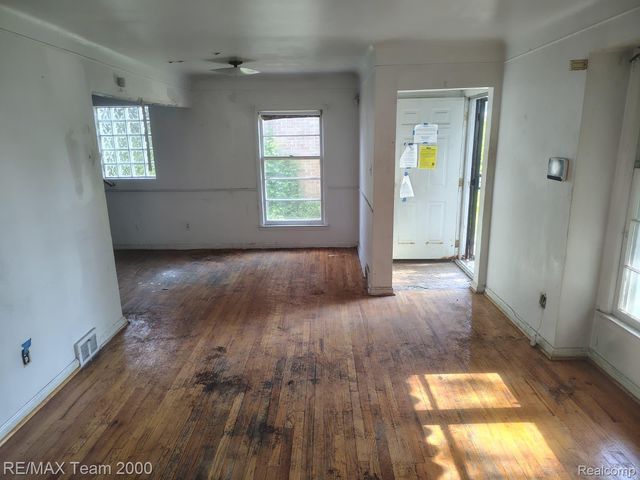 12945 Memorial Street, Detroit, MI 48227